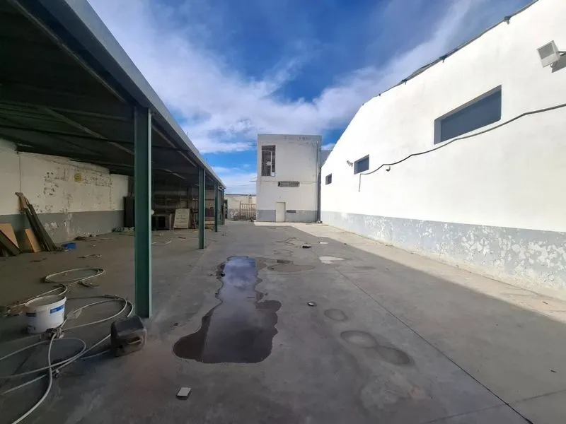 Dépôt 1000 m² – Oudhna