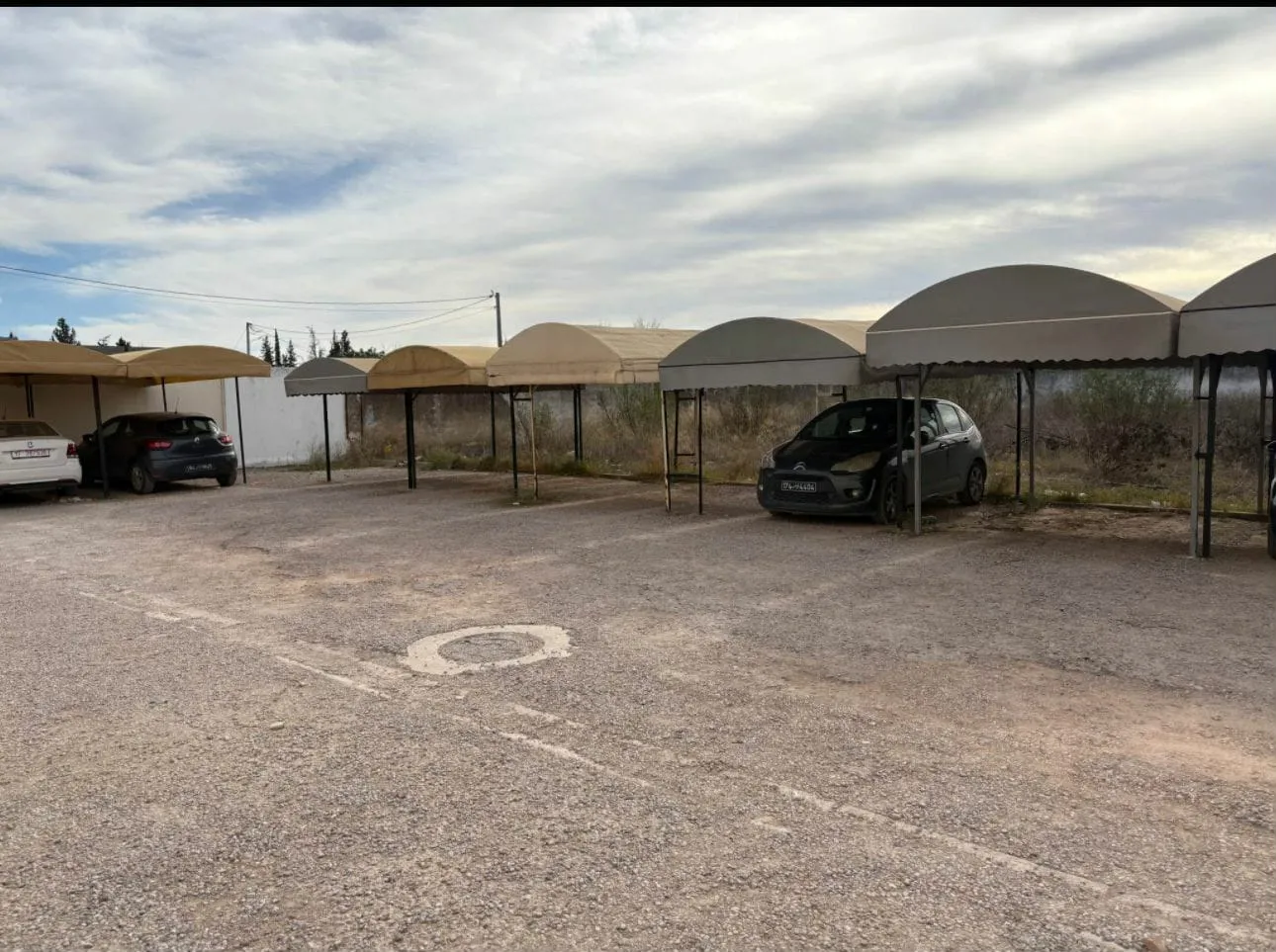un appartement s+2 vide au 2éme étage a louer a Manouba a coté station Abou Baker Erazi