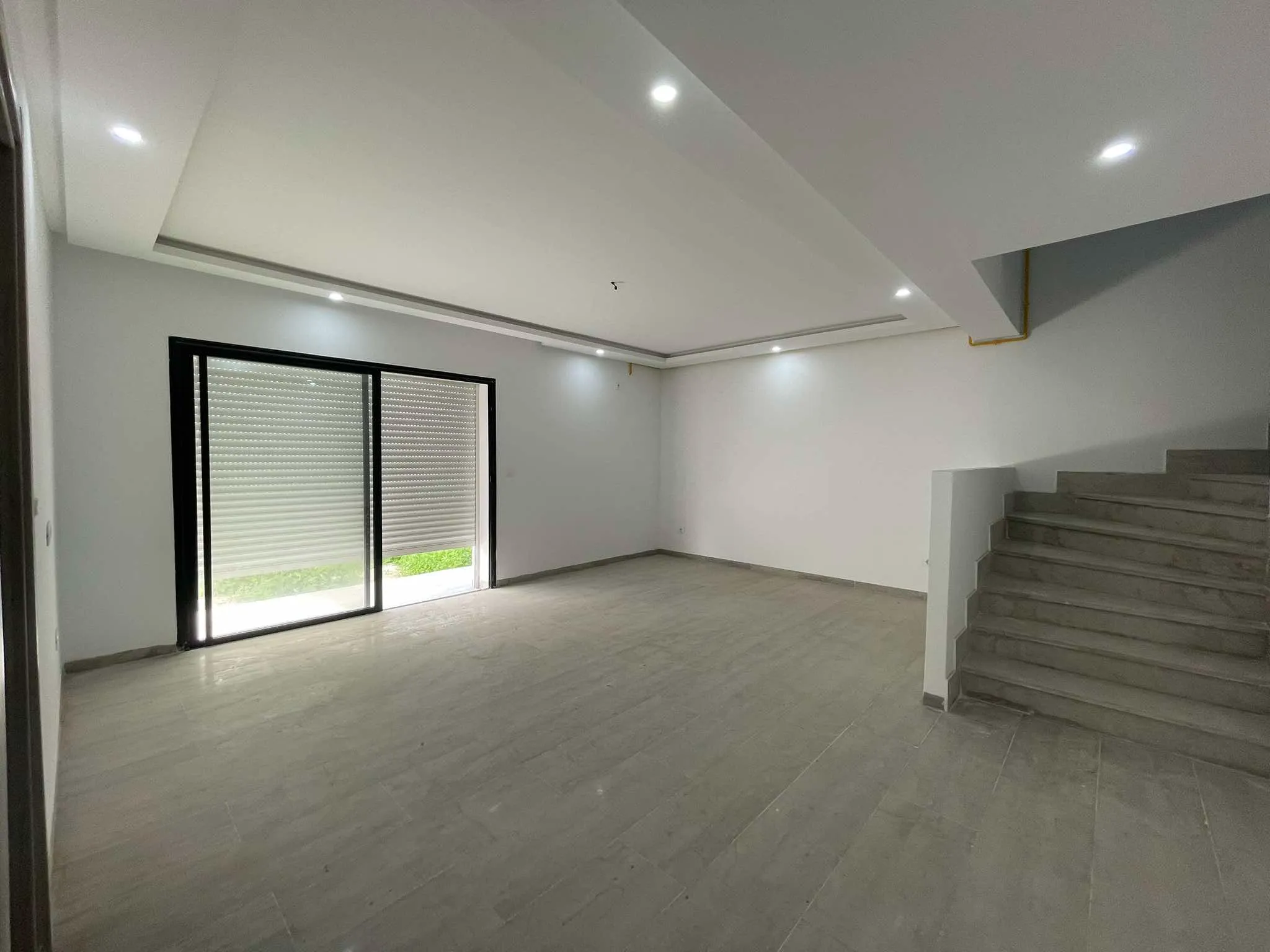 A louer un Duplex S4 à usage bureautique ou commercial à Ezzahra