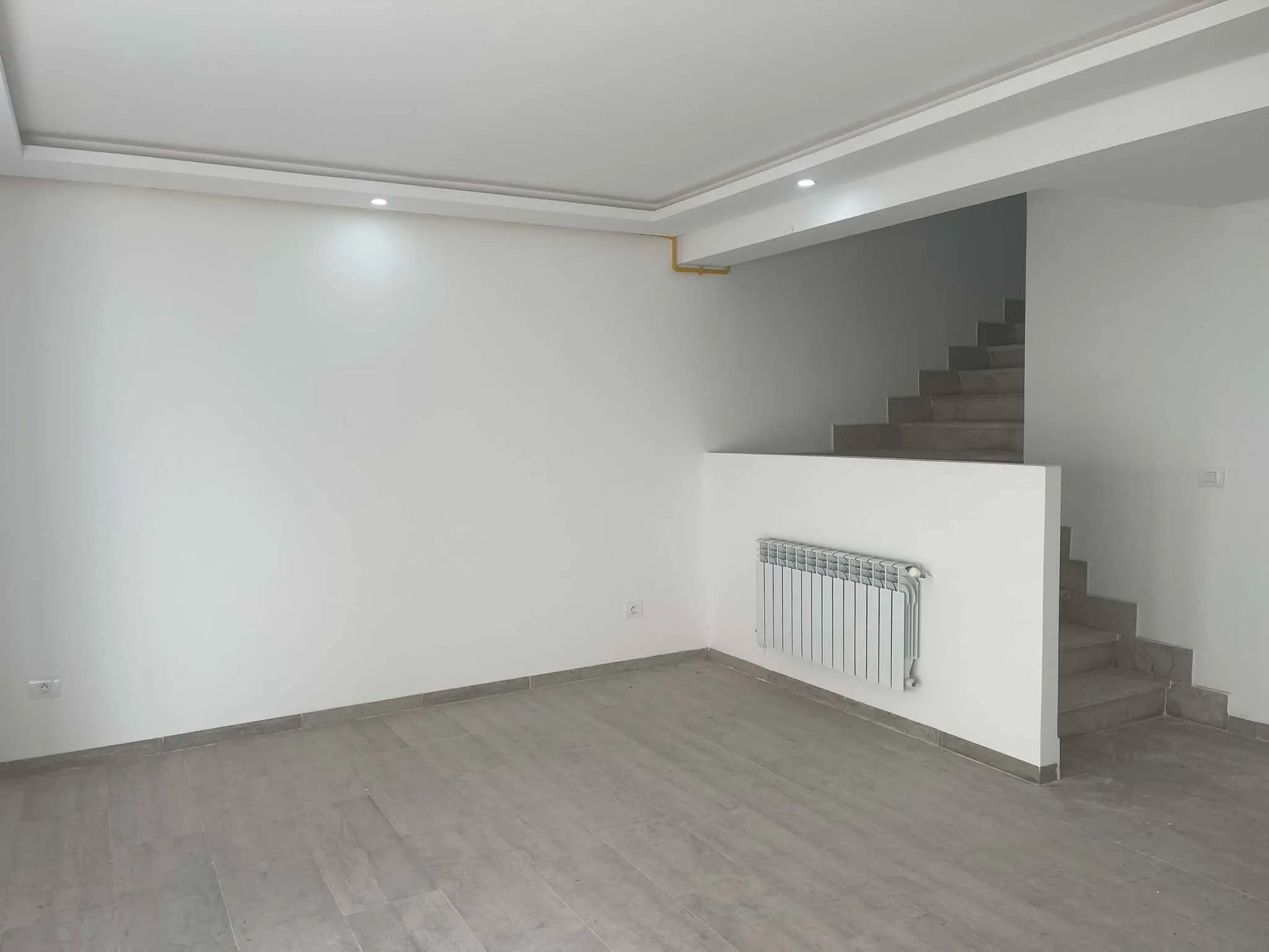 A louer un Duplex S4 à usage bureautique ou commercial à Ezzahra