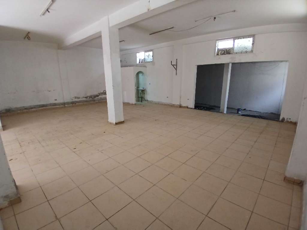 A louer local situé à hamam bhair superficie 180 m²