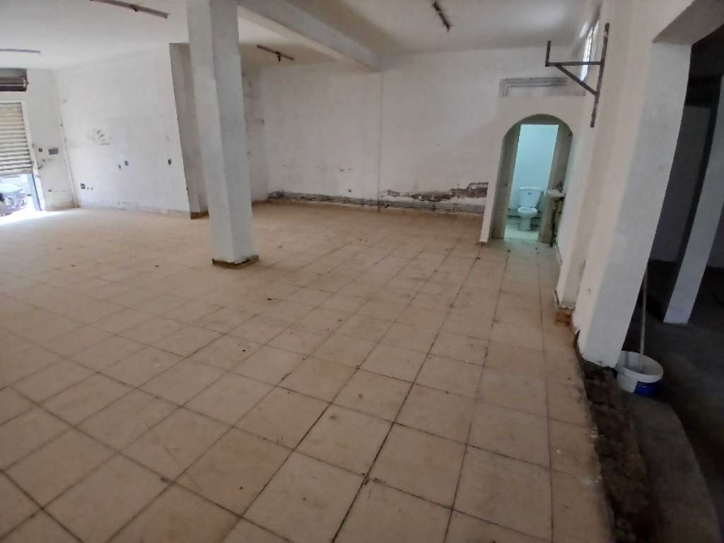 A louer local situé à hamam bhair superficie 180 m²