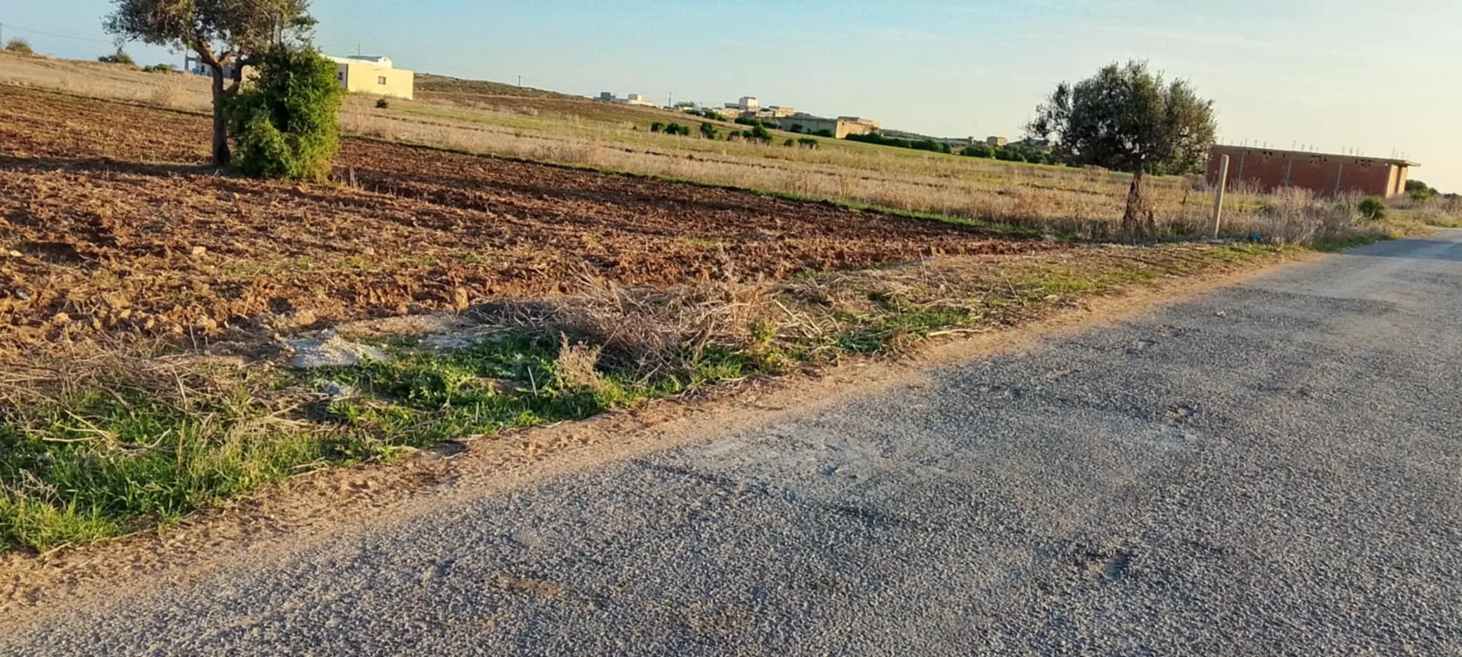 قطع أراضٍ قرب شواطئ قربه للبيع