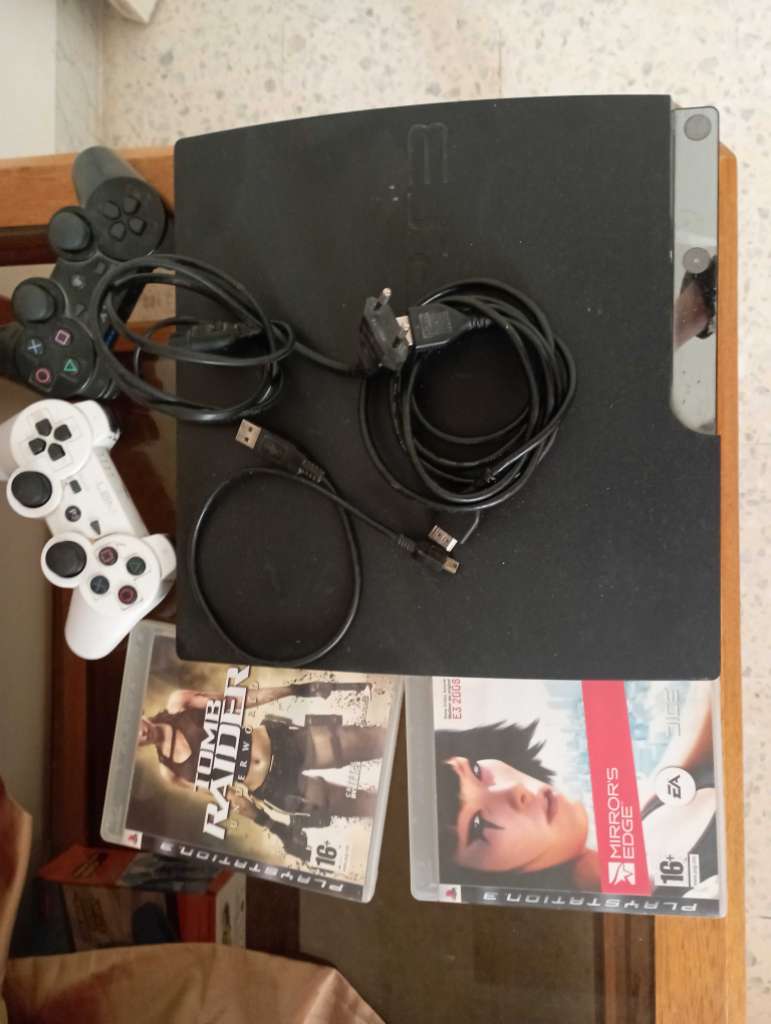 A VENDRE UNE PS3 Très BONNE Occasion prix négociable 
