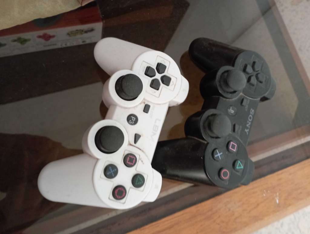 A VENDRE UNE PS3 Très BONNE Occasion prix négociable 