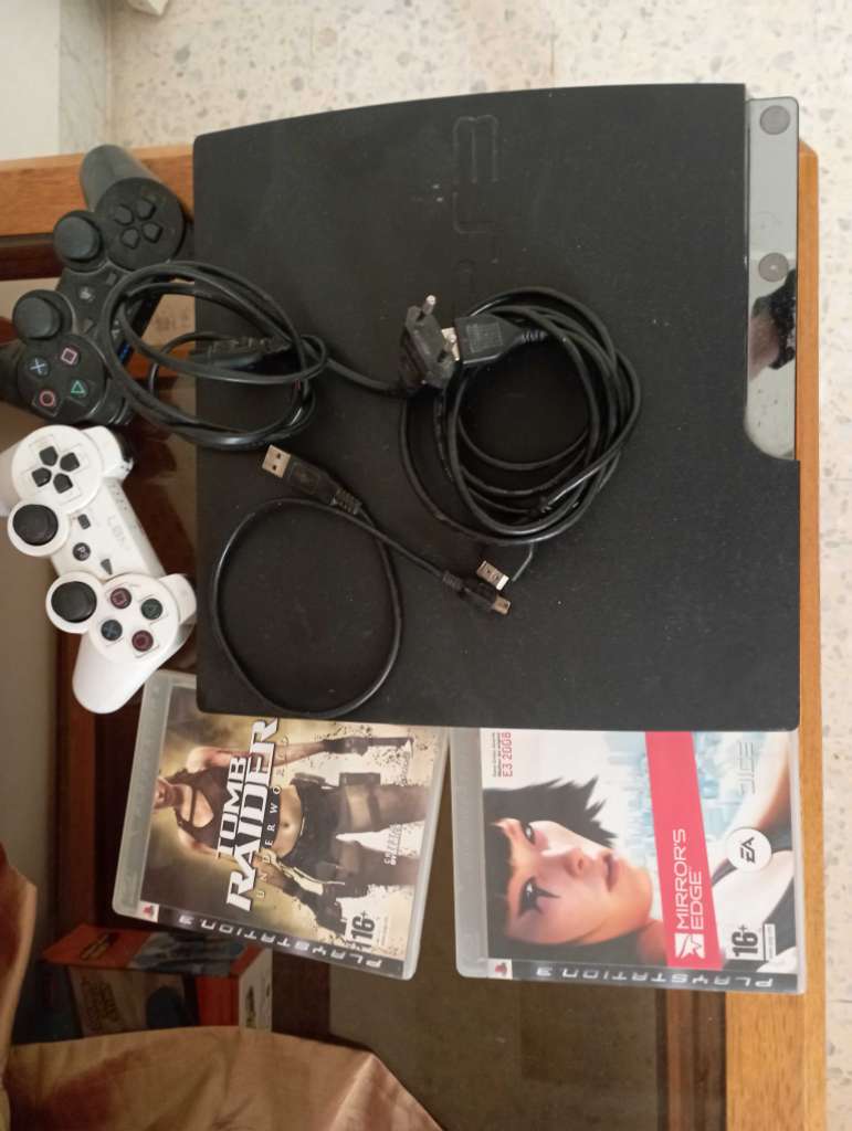 A VENDRE UNE PS3 Très BONNE Occasion prix négociable 