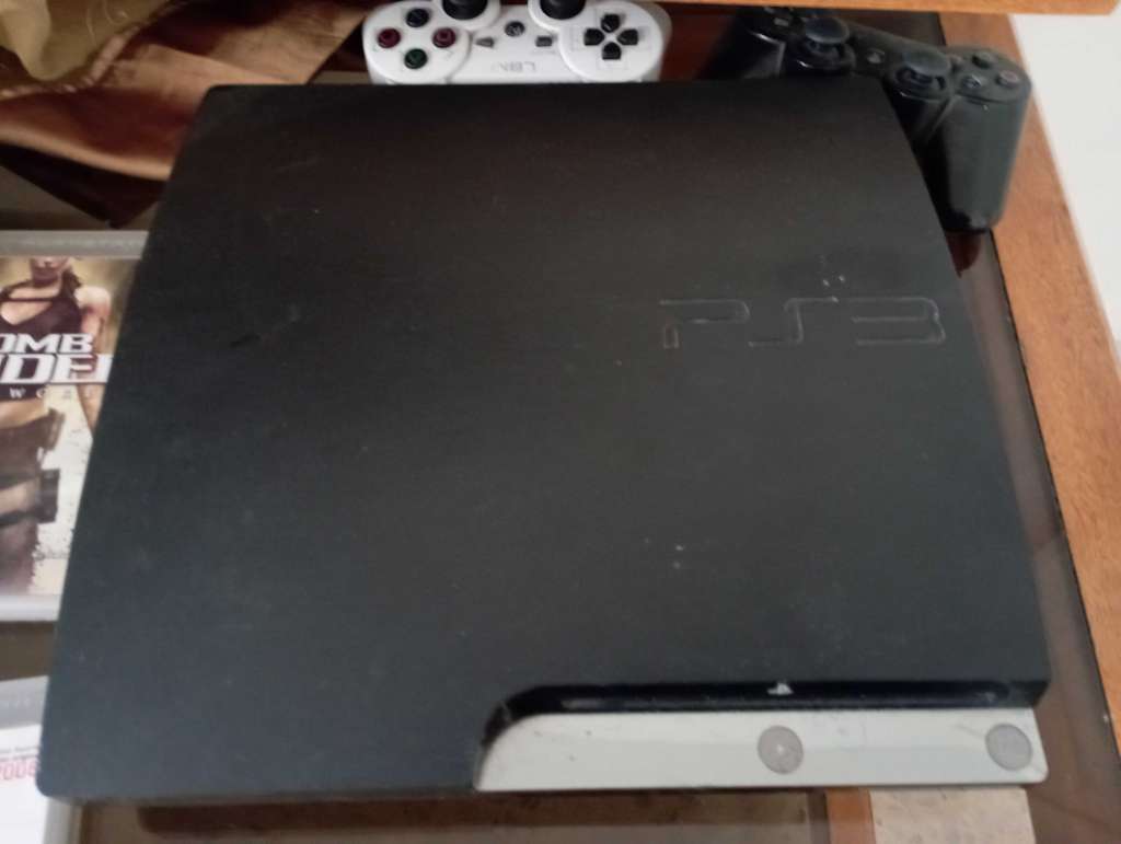 A VENDRE UNE PS3 Très BONNE Occasion prix négociable 
