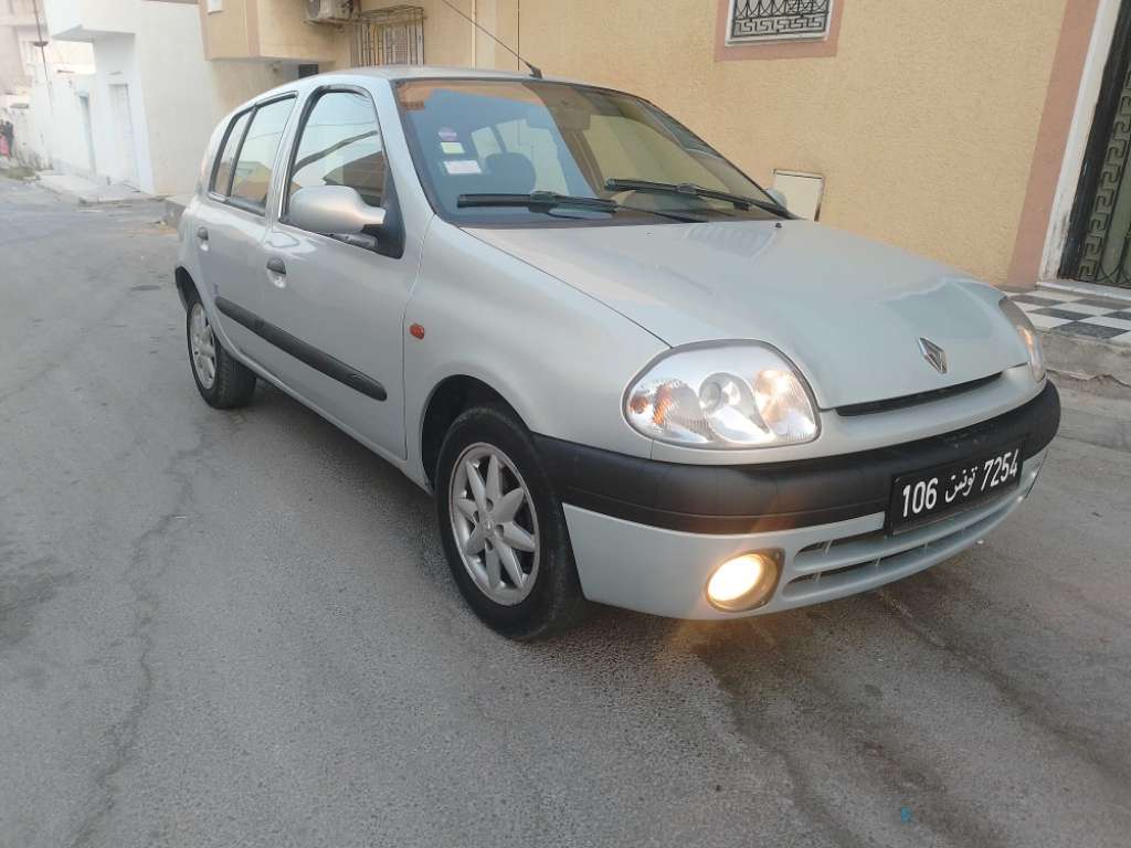 Clio bombé  essence 