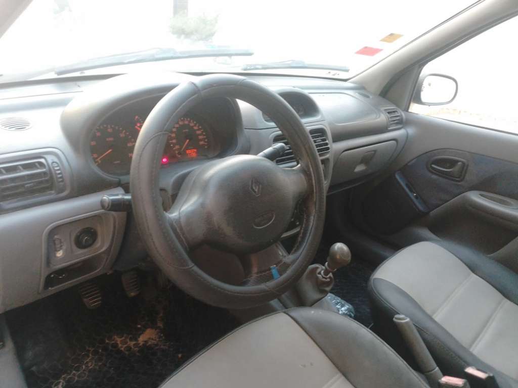 Clio bombé  essence 