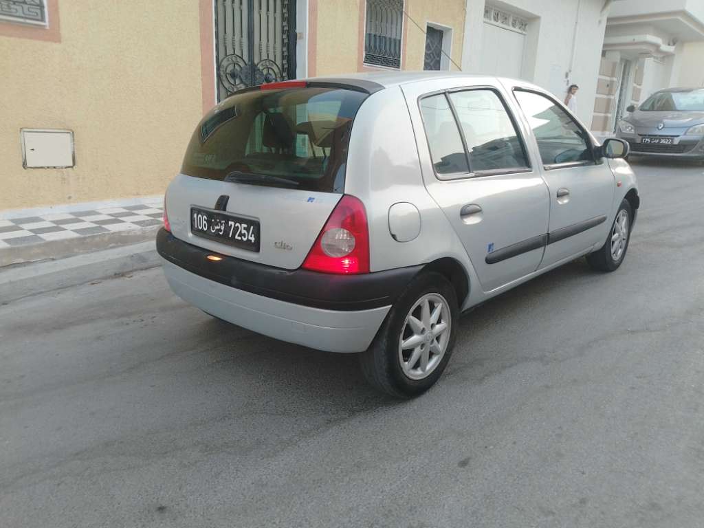 Clio bombé  essence 