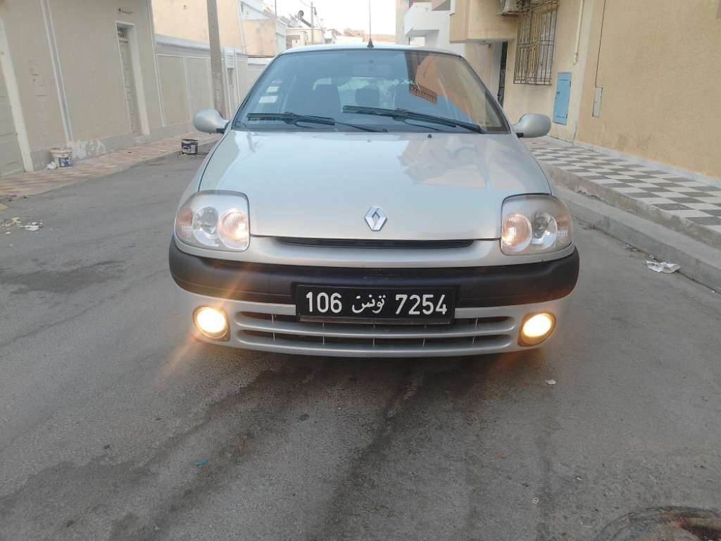 Clio bombé  essence 