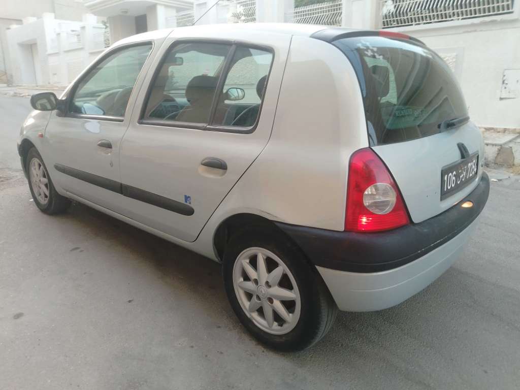 Clio bombé  essence 