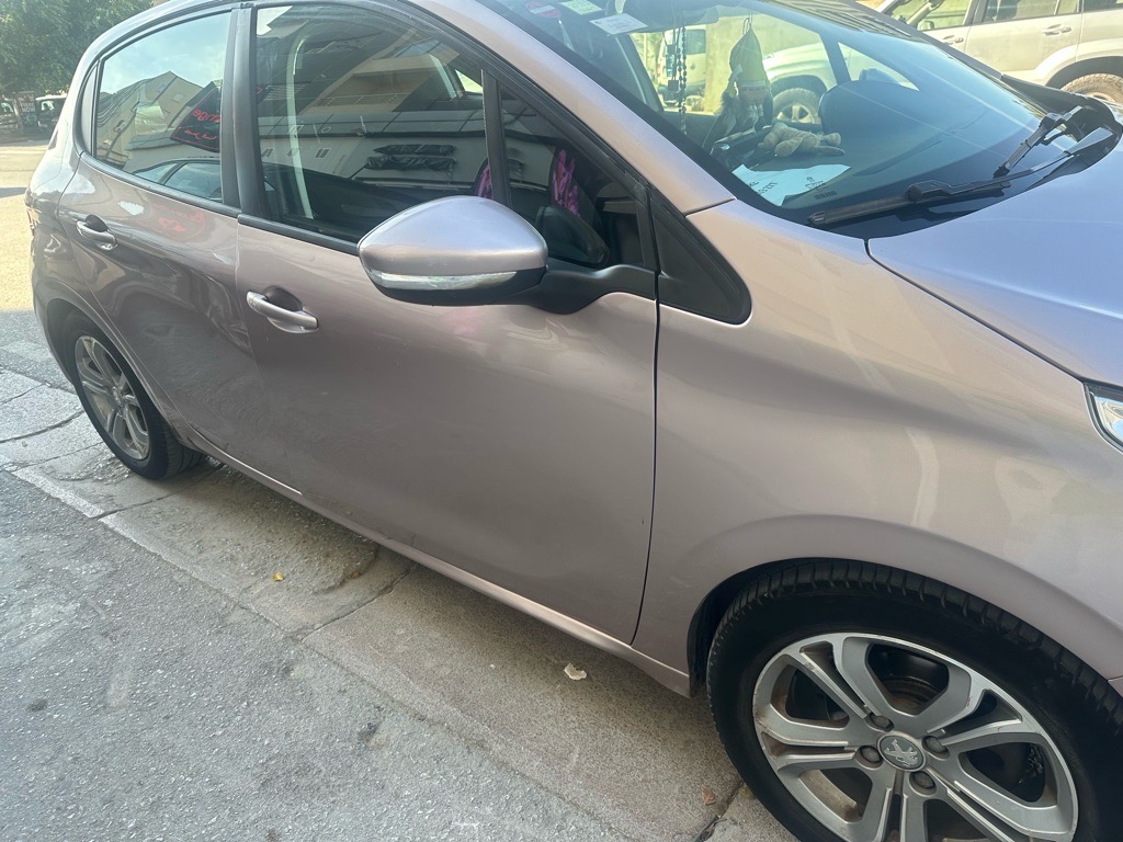 Peugeot 208 à vendre en très bon état