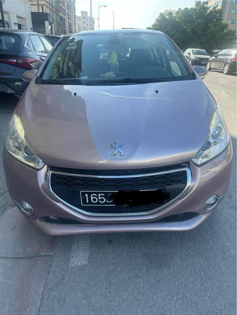 Peugeot 208 à vendre en très bon état
