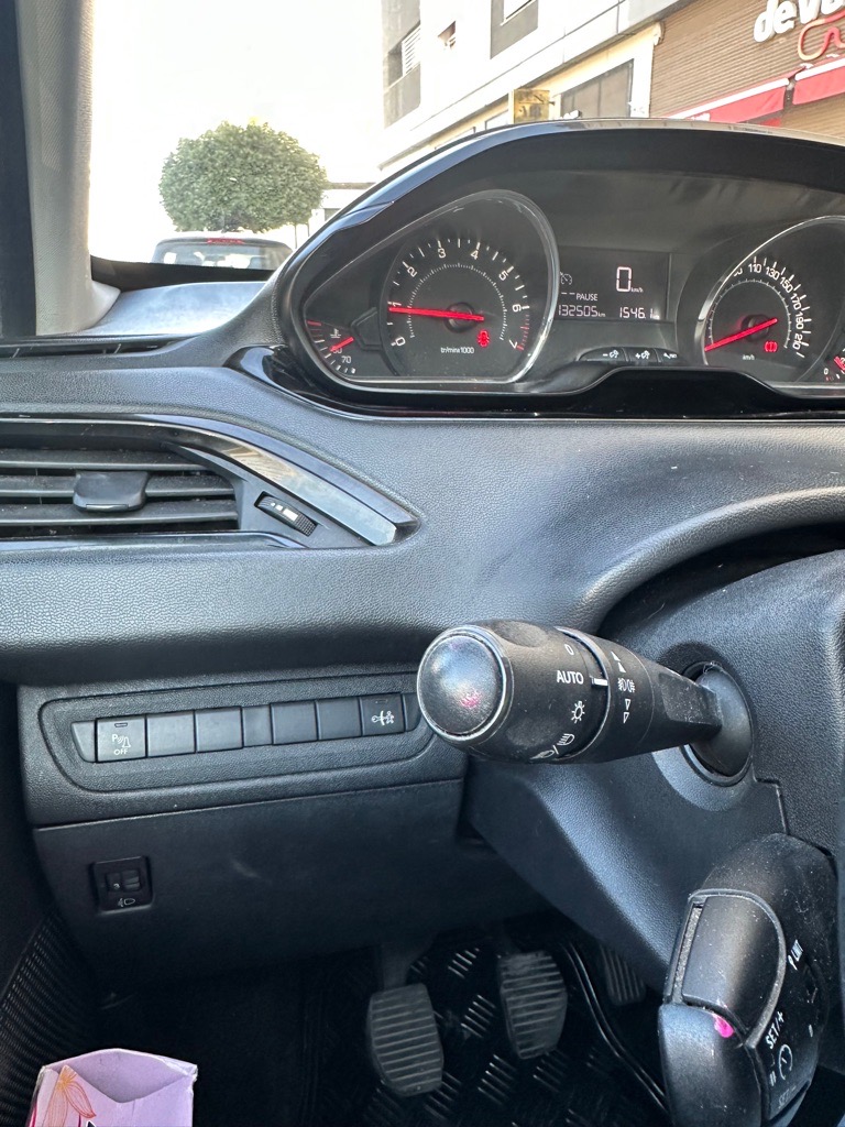 Peugeot 208 à vendre en très bon état