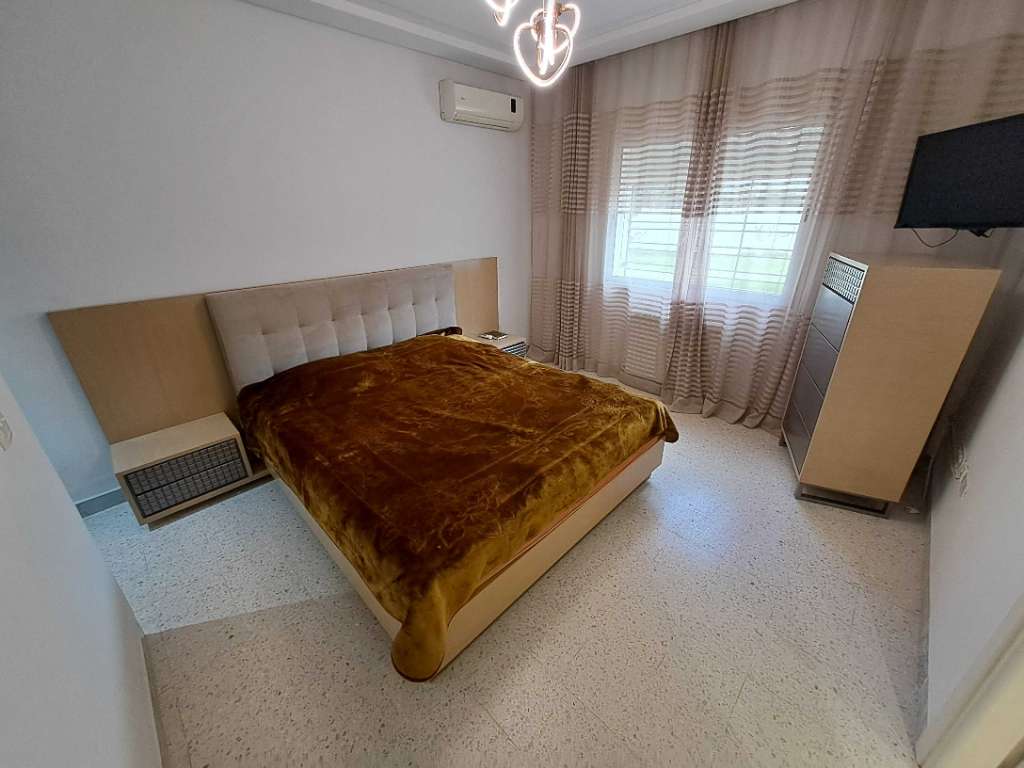 Particulier L S+4 meublé à l'année 