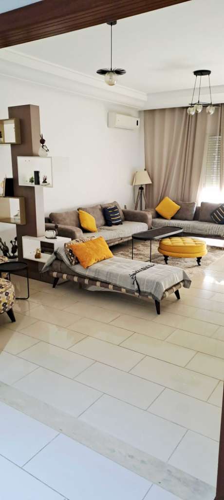 Particulier L S+4 meublé à l'année 