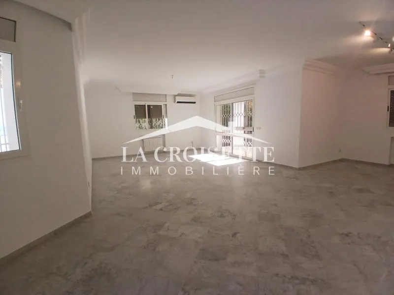 Villa S+5 avec piscine à louer à Gammarth MVL0047