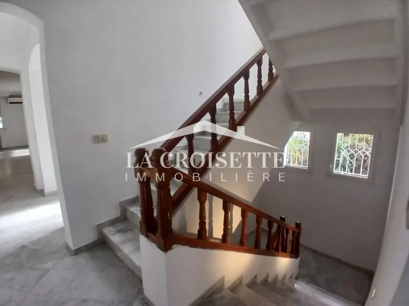 Villa S+5 avec piscine à louer à Gammarth MVL0047