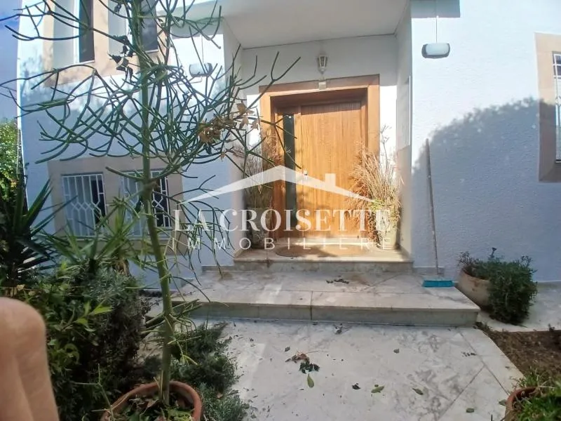 Villa S+5 avec piscine à louer à Gammarth MVL0047