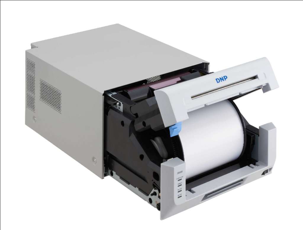 imprimante dnp ds 620 en très bon état , avec consommable , tél 98508252