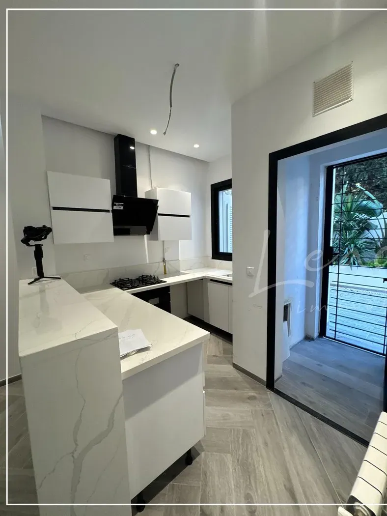 : un appartement S+1 situé à LAC 2 avec un superficie totale de 70 m²