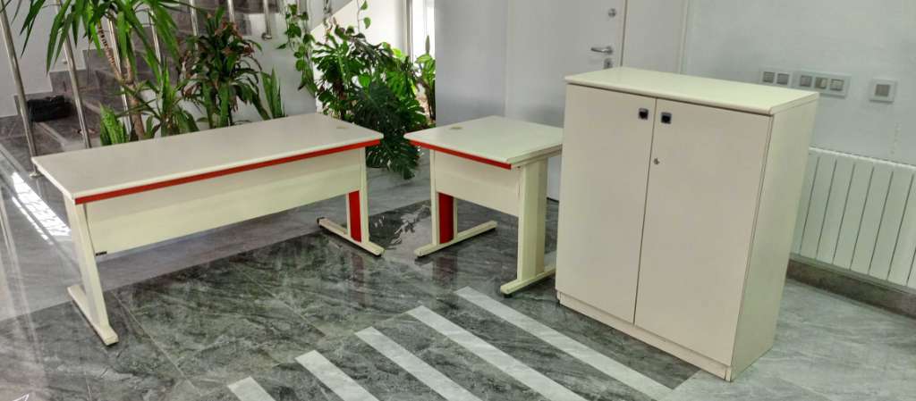 Bureau et t élément de rangement 