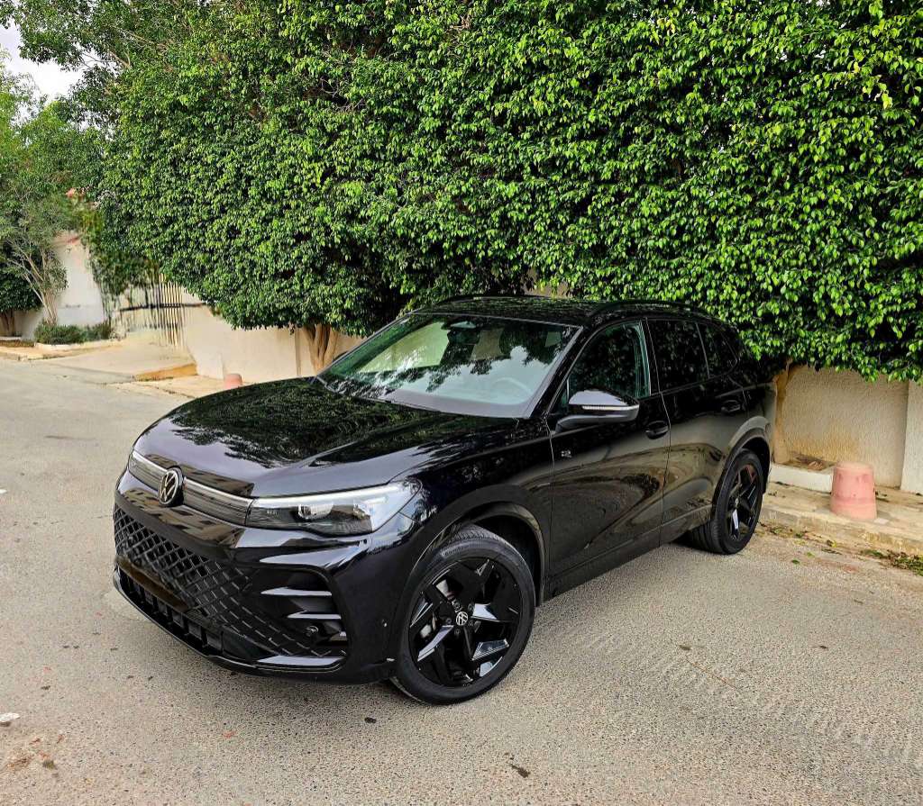 🚘 Volkswagen Tiguan R Line 2024 40.000km 🚘
          🔁 on accepte l échange des voitures
   