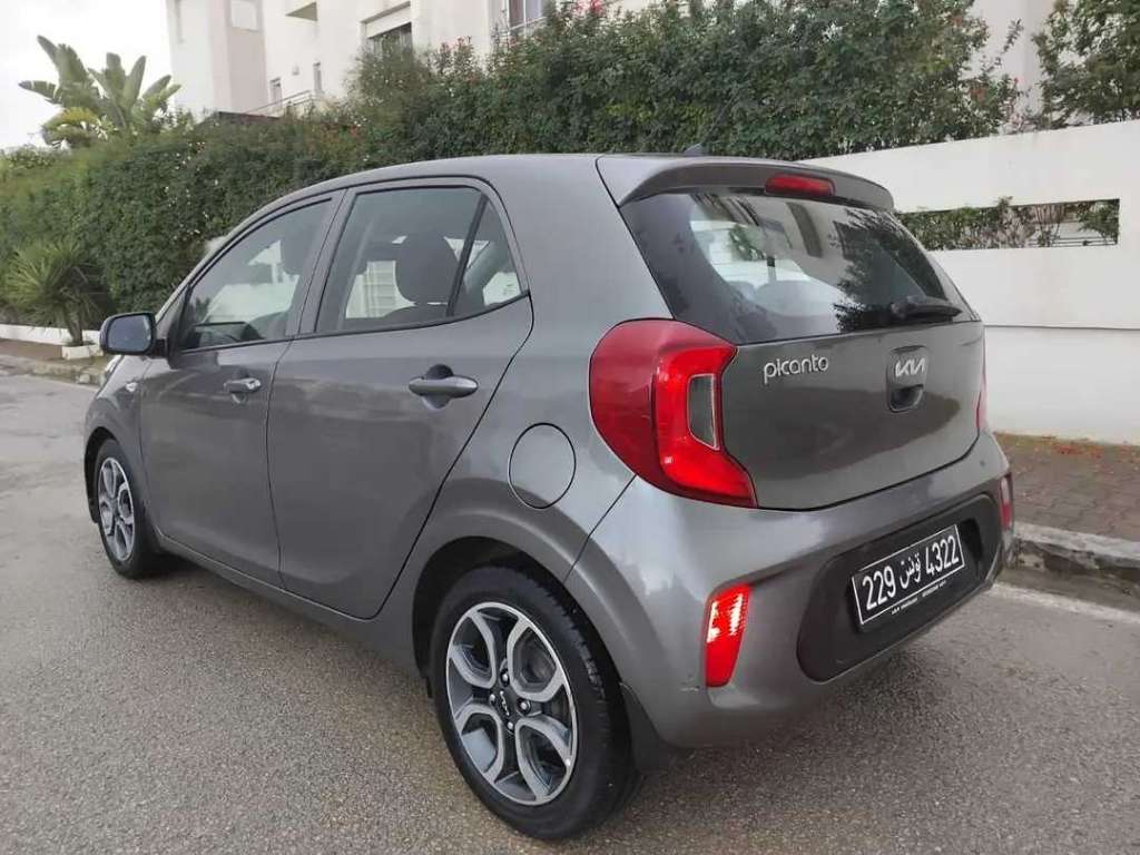 KIA PICANTO PREMIÈRE MAIN TRÈS PROPRE