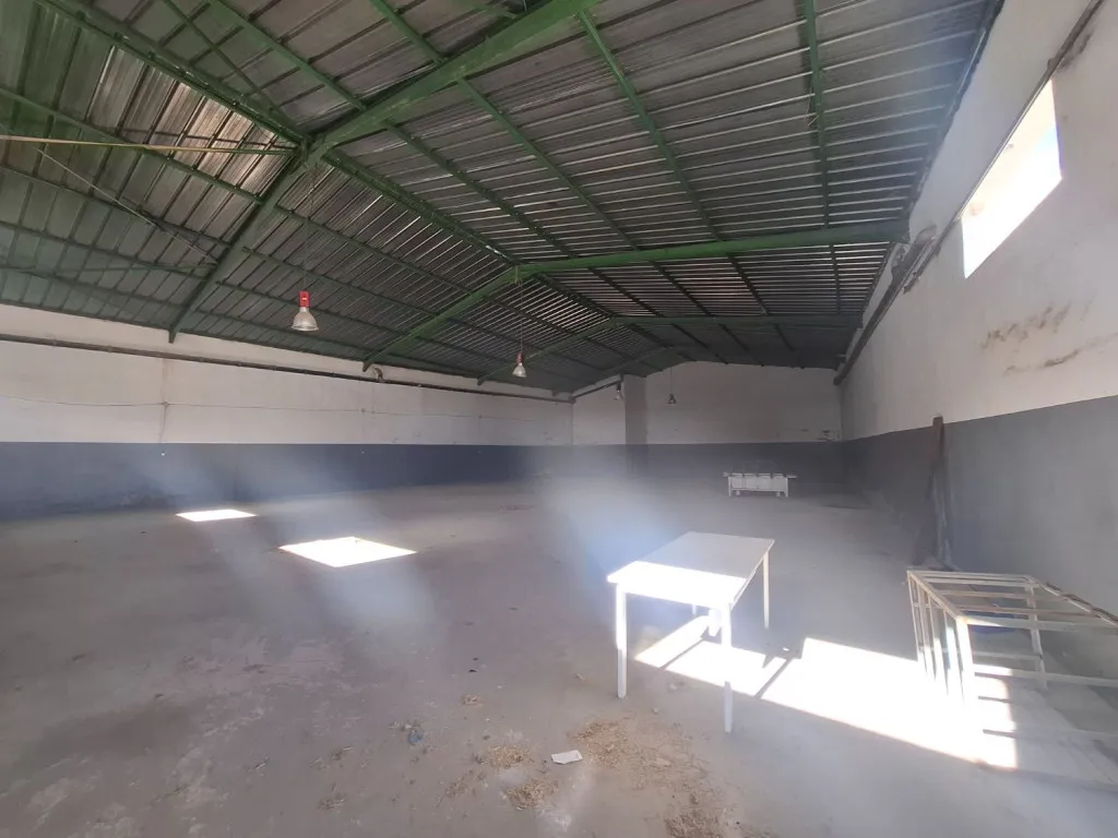 Dépôt 500 m² plus cour 400 m² Oudhna