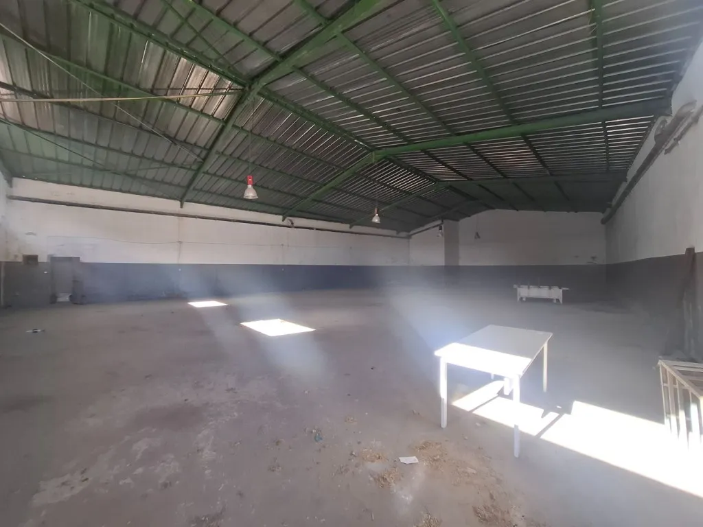 Dépôt 500 m² plus cour 400 m² Oudhna