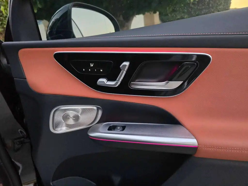 Mercedesđ©đȘGLC300e 2025 8000km 4maticâïž
đ on accepte l Ă©change des voitures