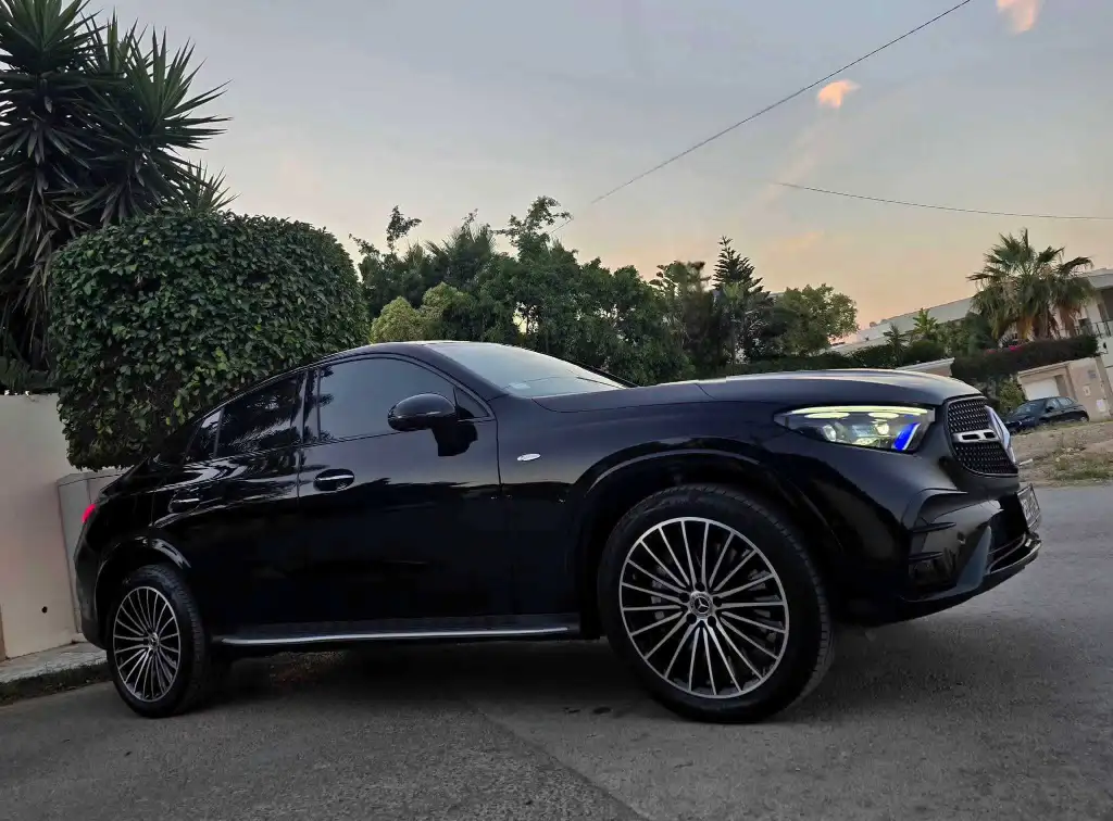 Mercedesđ©đȘGLC300e 2025 8000km 4maticâïž
đ on accepte l Ă©change des voitures