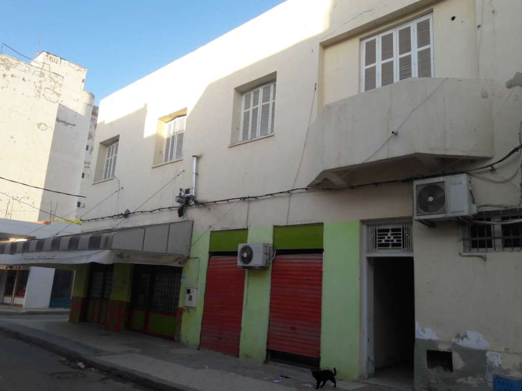 مطعم في باب بحر مساحة المطعم 50 متر مع سكن مع gaz de ville 