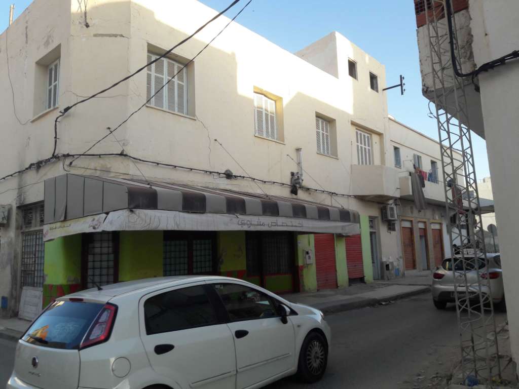 مطعم في باب بحر مساحة المطعم 50 متر مع سكن مع gaz de ville 