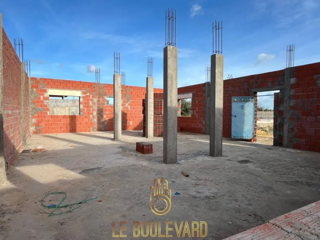 A vendre terrain 160m² double façades avec structure à Ceinture Nabeul Hammamet