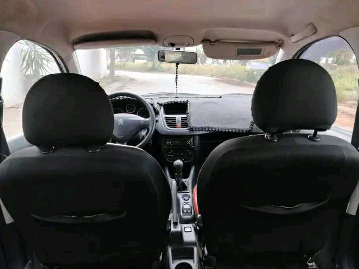 PEUGEOT 206 PLUS EN TRÈS BON ÉTAT