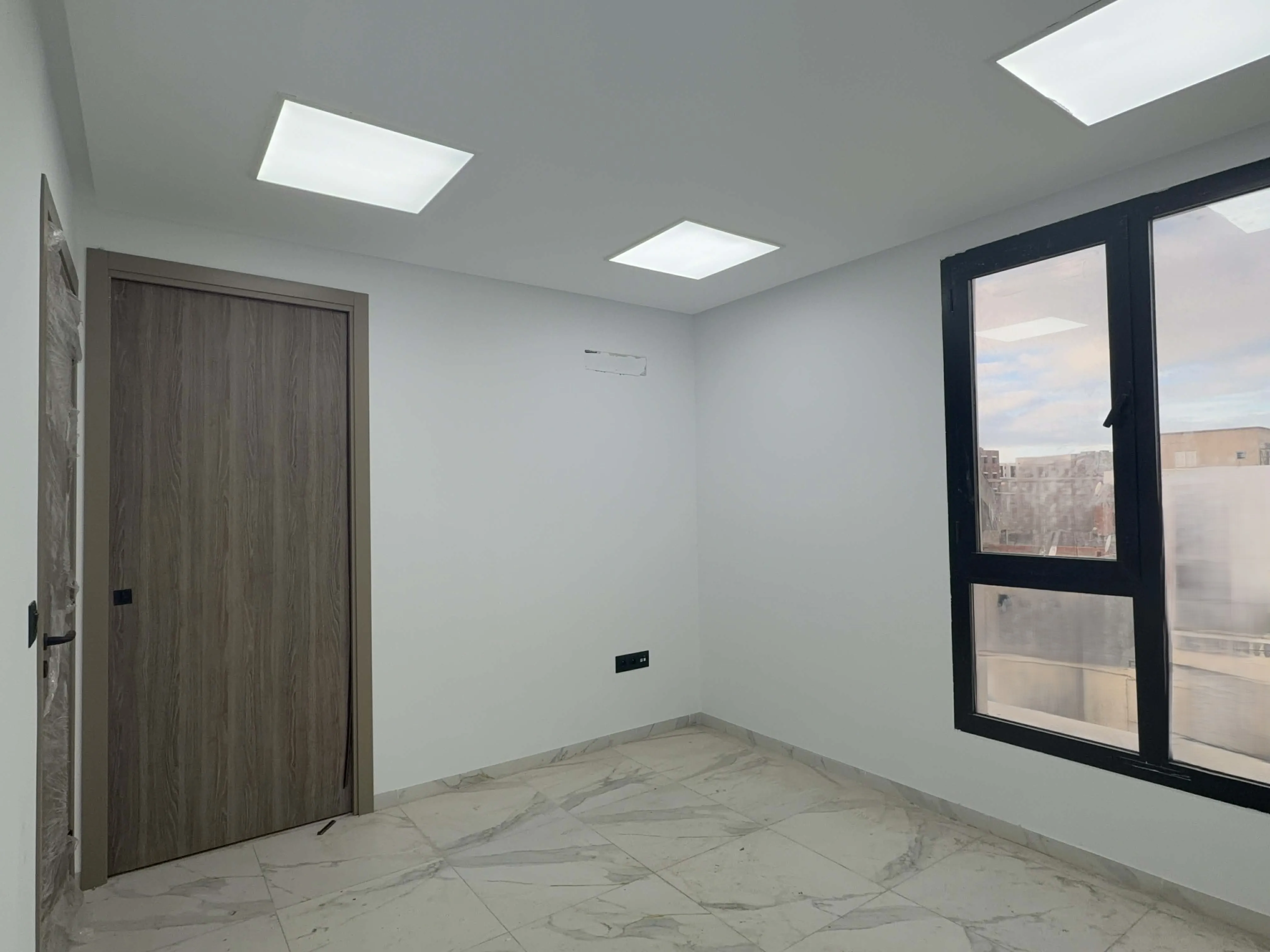 🔴⚫️ BUREAUX À LOUER – LAOUINA (H+1)