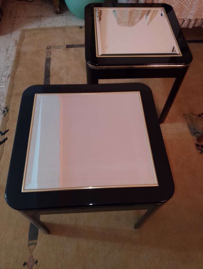 2 tables en bois blenz