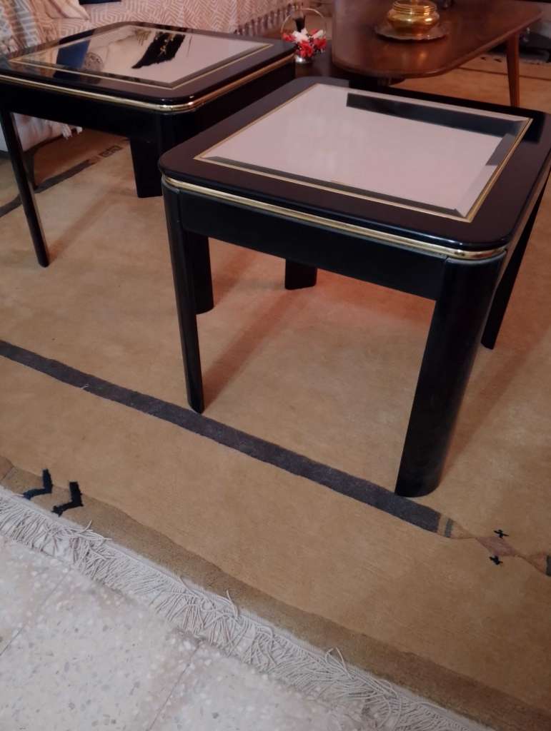 2 tables en bois blenz