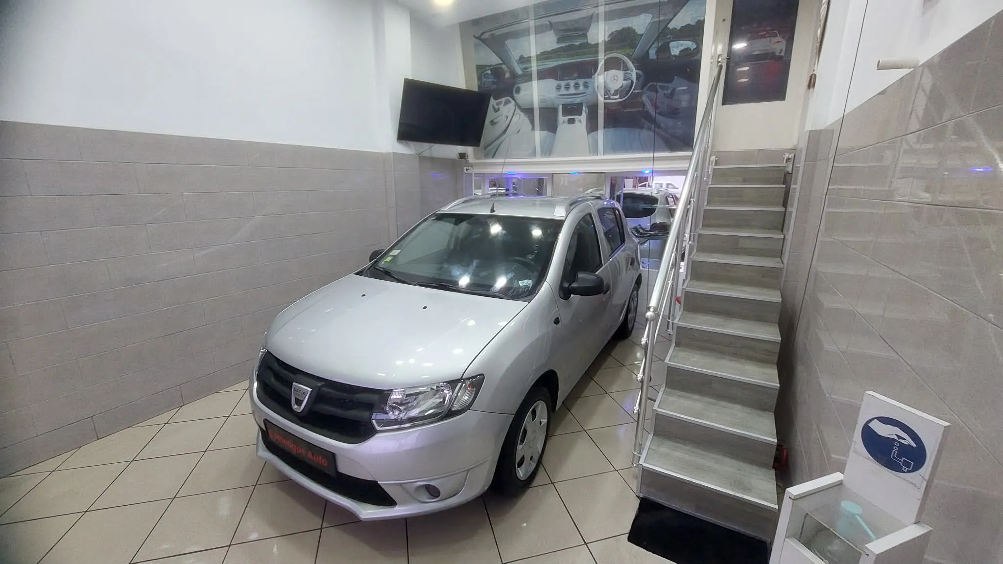 Dacia Sandero - 2015 - Tel 98479647