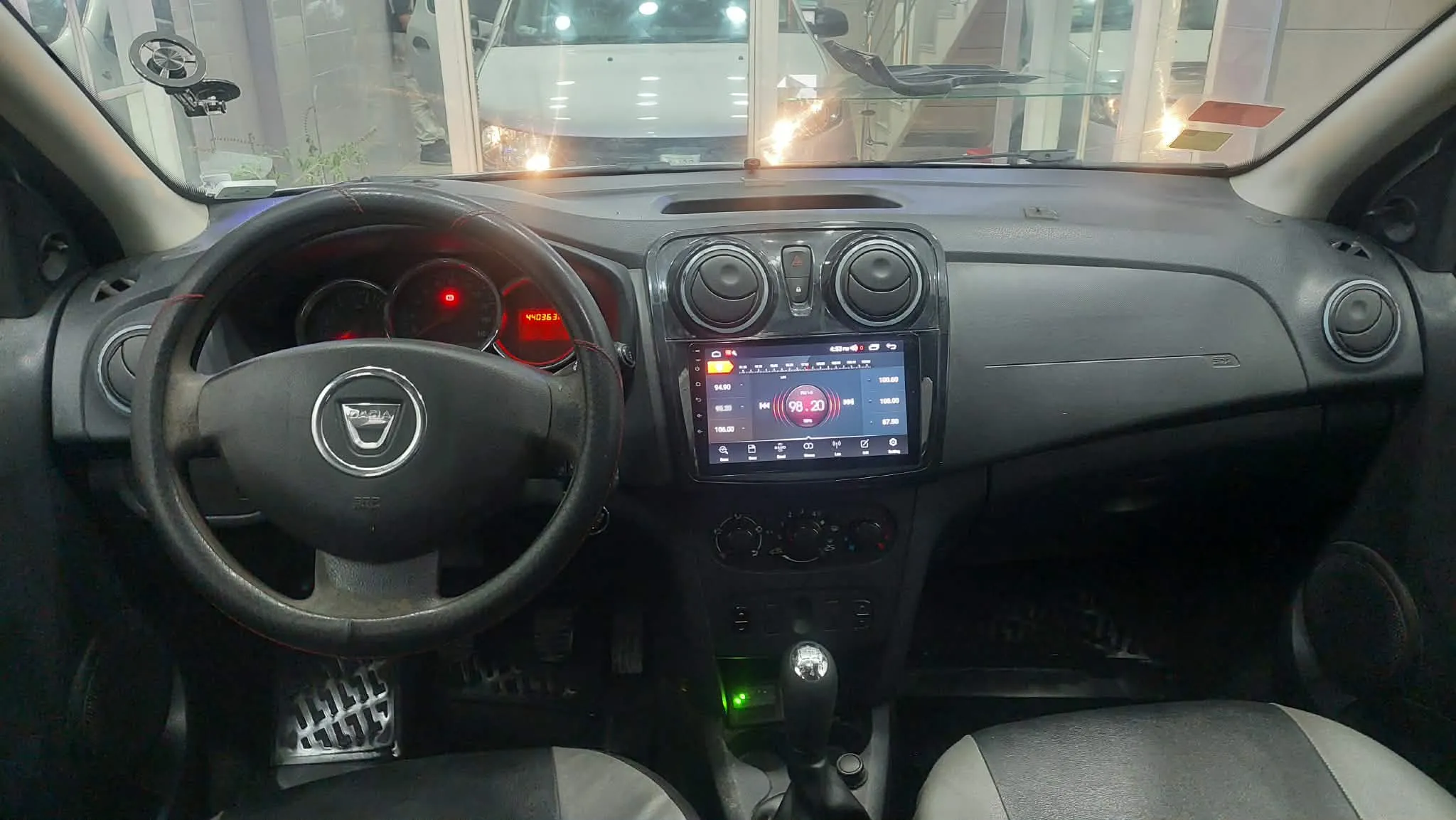 Dacia Sandero - 2015 - Tel 98479647