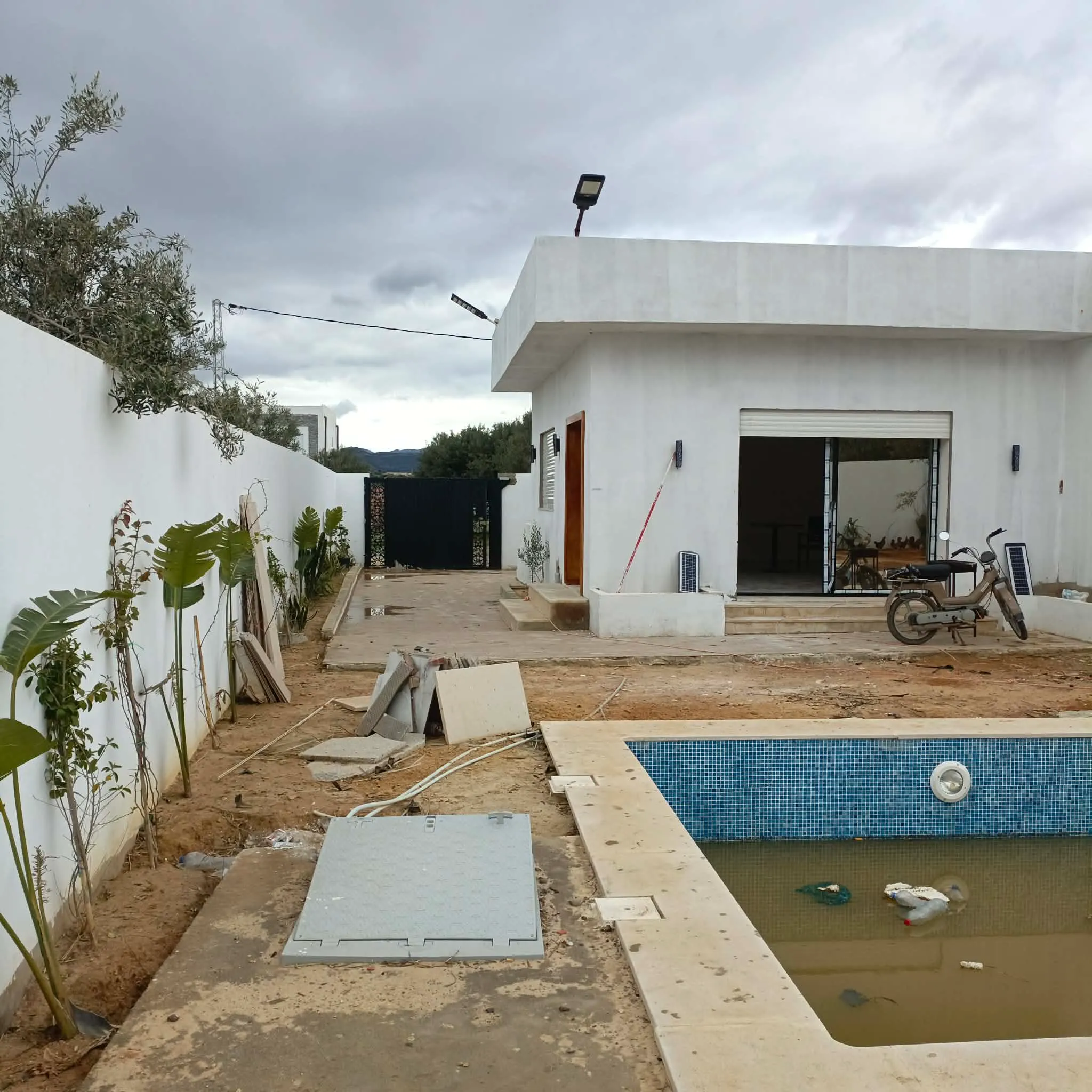 A VENDRE villa +piscine finie de 650m pas loin de hammamet yasmine
