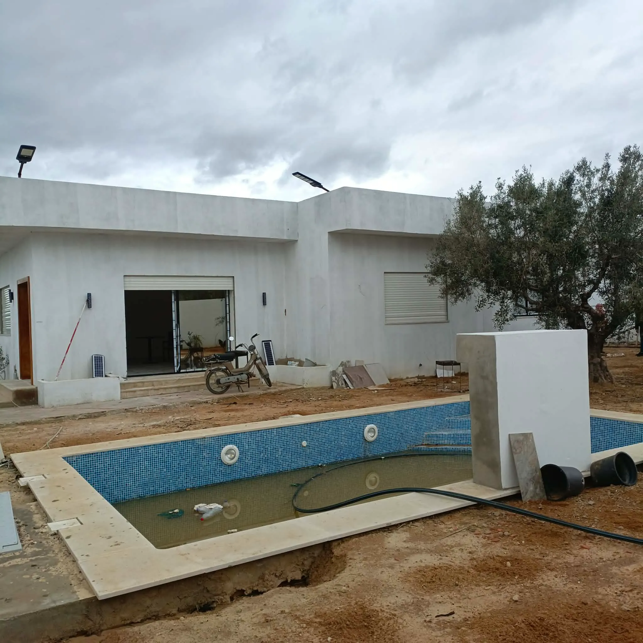 A VENDRE villa +piscine finie de 650m pas loin de hammamet yasmine