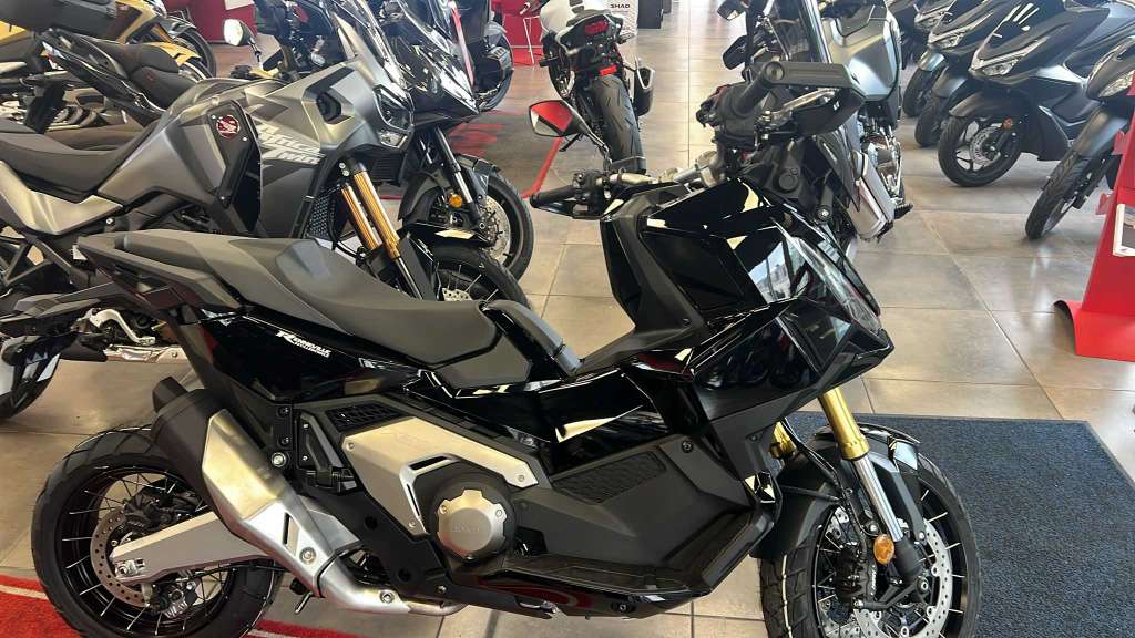 Xadv 750 2025