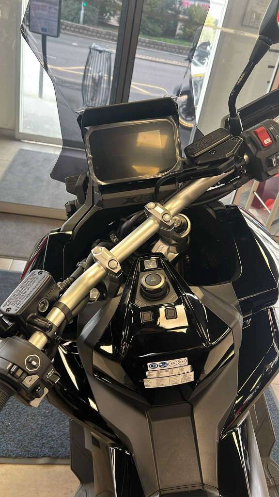 Xadv 750 2025