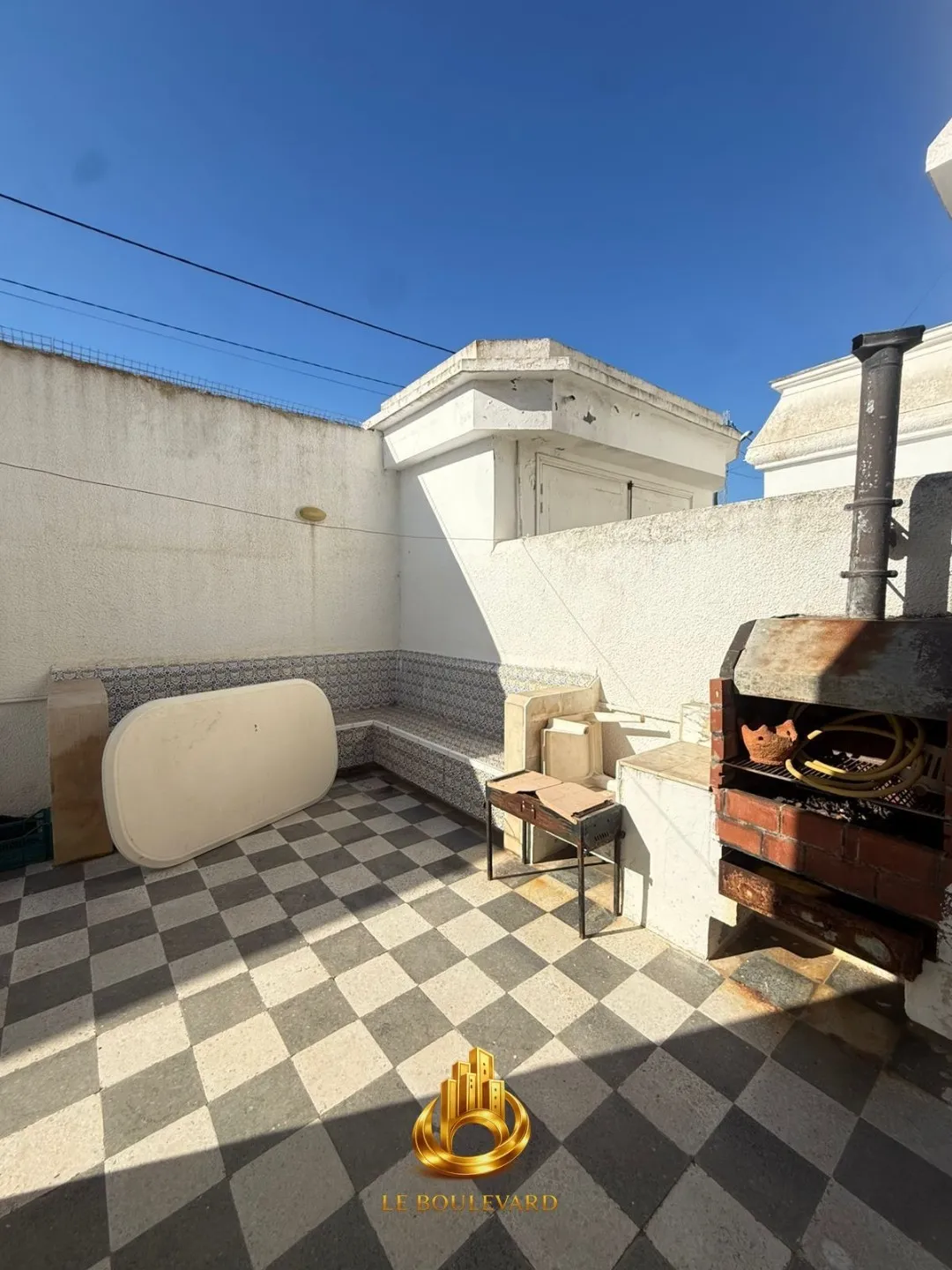 A vendre villa Duplex S+5 en face Hôtel Sindbad , Hammamet Nord 