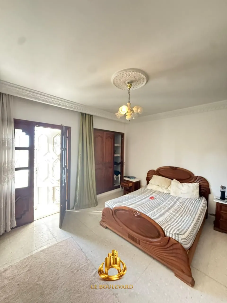 A vendre villa Duplex S+5 en face Hôtel Sindbad , Hammamet Nord 