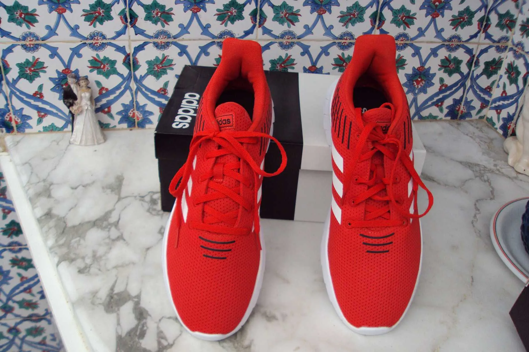 Occasion à ne pas rater  2 paires d’Espadrilles neuves ADIDAS pointure 43 