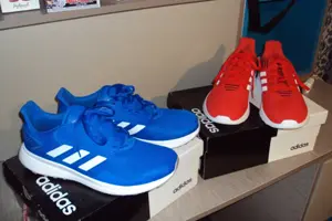 Occasion à ne pas rater  2 paires d’Espadrilles neuves ADIDAS pointure 43 